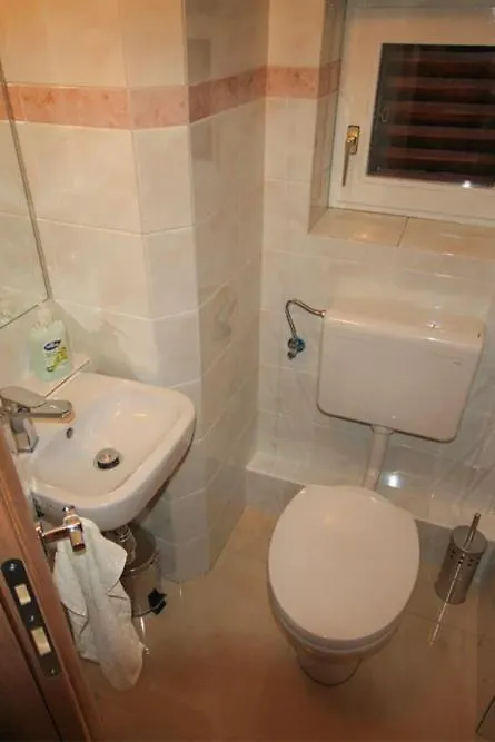 Beautiful Apartment Selci Located In Private House With The Private Pool Rijeka